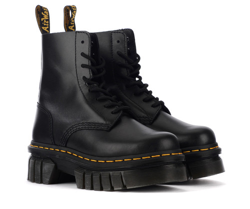 Anfibi simili sales dr martens