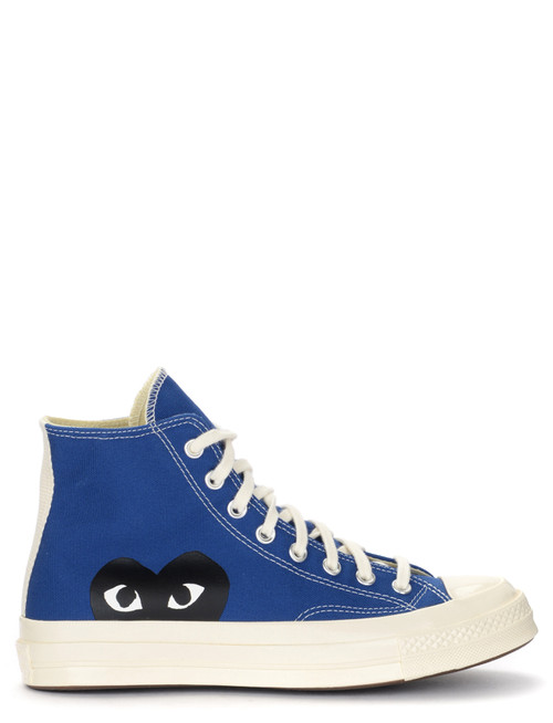 Sneaker alta Comme des Garçons Play x Converse in canvas bluette con cuore nero