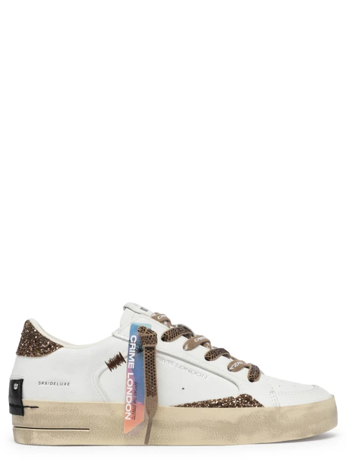 Sneaker Crime London Sk8 in pelle bianca con strass