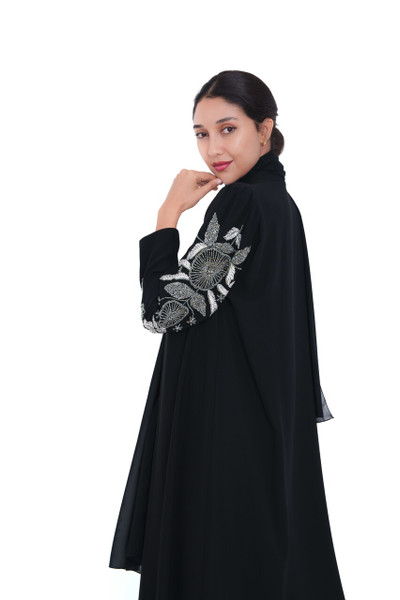 Elegant Black Abaya with Exquisite Sleeve Embroidery Elegant Black Abaya with Exquisite Sleeve Embroidery