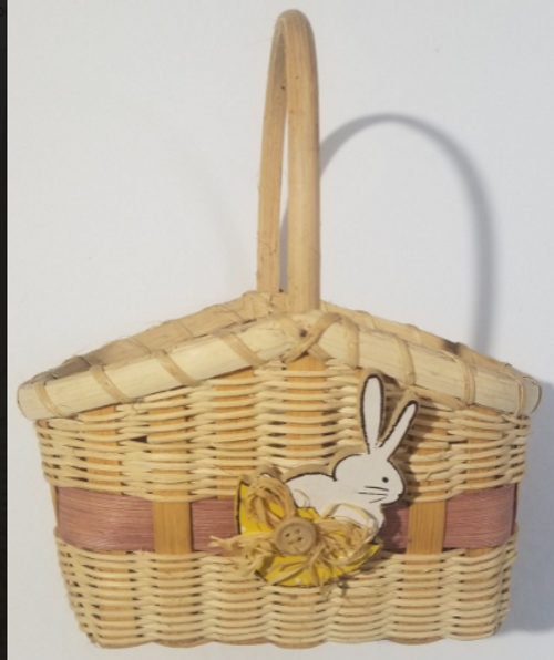 Small bunny rabbit design wicker basket Cute main picture of it