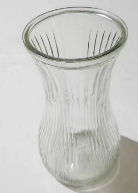 main picture of the vase main picture of the vase