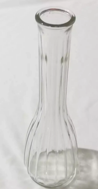 main picture of the vase