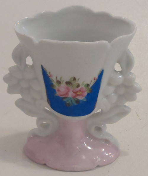 main photo showing vase main photo showing vase