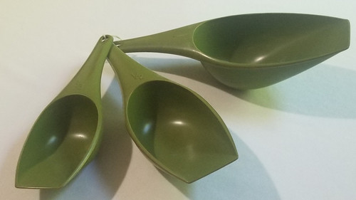 Set of 3 Plastic measuring scoops 1 cup 1/2 cup and 1/3 cup Avocado Green all 3 scoops shown together
