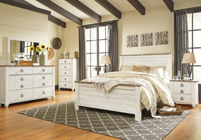 Willowton Whitewash Queen Panel Bed with Mirrored Dresser, Chest and Nightstand