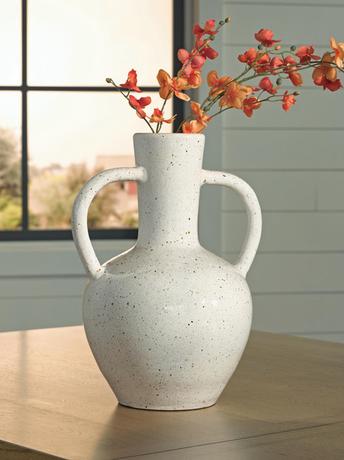 Ashley Dallinworth White Black Vase A2000832