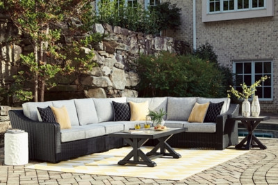 Ashley Beachcroft Black Light Gray 4-Piece Outdoor Sectional