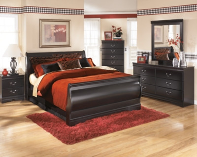 Huey Vineyard Black Full Sleigh Bed with Dresser