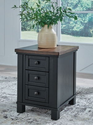 Ashley Wildenauer Brown Black Chairside End Table