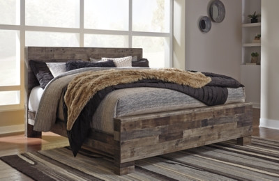 Benchcraft Derekson Multi Gray King Panel Bed