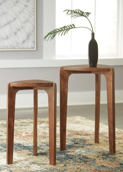 Ashley Brynnleigh Medium Brown Accent Table (Set of 2)