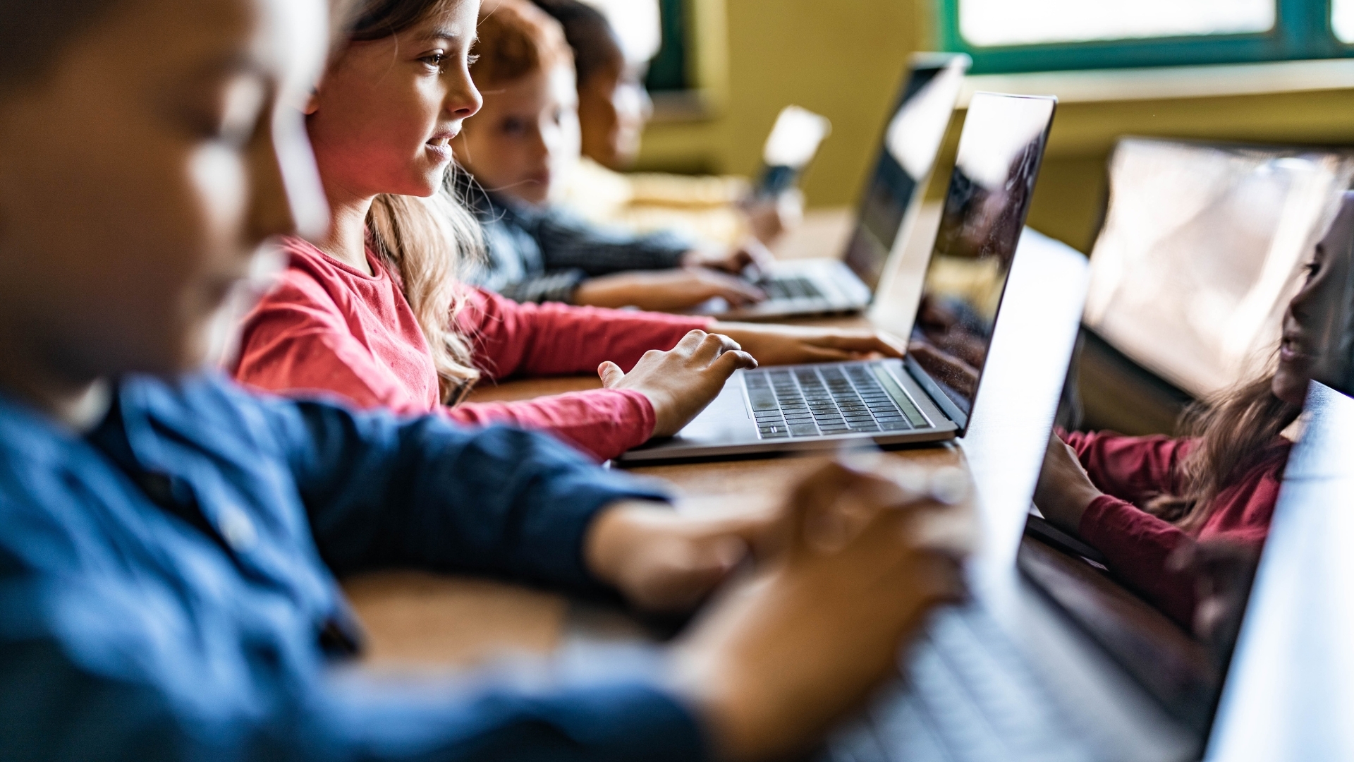 LCD Screen Display for K-12 Schools