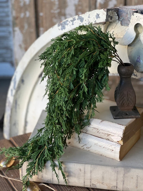 Hanging Green, Emerald Falls Soft Touch Cedar, 28"
