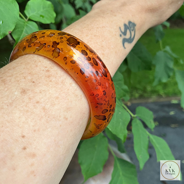 Trendy Orange Retro Resin Bangle Bracelet - Unique Boho Jewelry