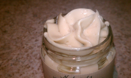 Organic Eye Butter to Reduce Fine Lines and Puffiness