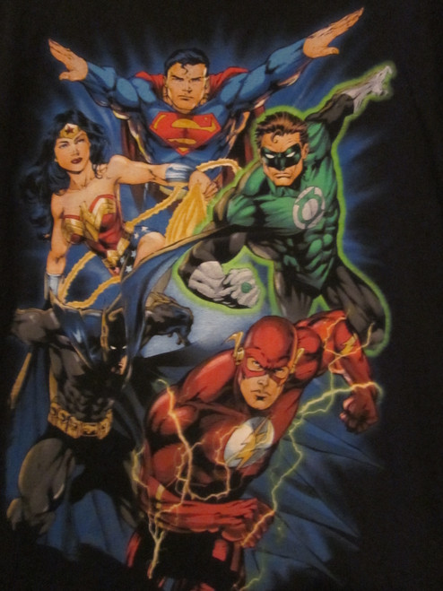 NWOT - JUSTICE LEAGUE Member Images Adult Size L Black Short Sleeve Tee