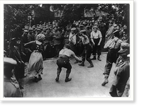 Stimmung im deutschen Heer - die Soldaten haben zum Zeitvertreib ein bayr, Vintage Print
