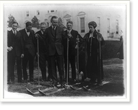 President & Mrs. Coolidge on skis on the White House lawn during visit of members of the National Ski Assn., Dec. 18, 1924, Antique Print