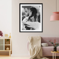 Historic Framed Print, Siegerehrung: Naoto Tajima - Japan - Goldmedaille im Dreisprung,  17-7/8" x 21-7/8"