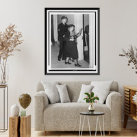 Two Gun" Bessie enters Dies Committee hearing", Historic Print