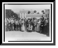 President Harding photographed with Confederate veterans and their wives who called at the White House today, Vintage Poster