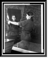 Historic Framed Print, Inspe&ccedil;&atilde;o das folhas de flandres Tin plate inspection = Contr&ocirc;le des t&ocirc;les &eacute;tam&eacute;s.,  17-7/8" x 21-7/8"