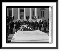 Gen. P.E. Calles at Tomb of Unknown Soldier, 11/1/24, Historic Print