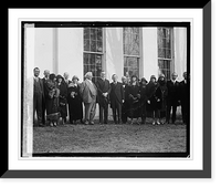 Historic Framed Print, Texas delegation at W.H. to invite Coolidge to West Texas C. of C. meeting, [2/4/25],  17-7/8" x 21-7/8"