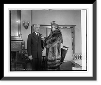 Miss Virginia Seldon enrolling Sec. Mellon in Red Cross, 11/18/25, Vintage Print