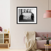 Historic Framed Print, Australia presents painting to Pres., 11/15/26,  17-7/8" x 21-7/8"