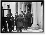LANE, FRANKLIN K. INTERSTATE COM. COMMR., 1905-1913. SEC. OF INTERIOR, 1913- 1920.WITH PAPER IN HAND, IN CROWD OF NEWSMEN Classic, Historic Reproduction