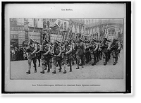 Les Serbes. Les Tcheco-Slovaques defilent en chantant leurs hymnes nationaux Classic, Antique Print