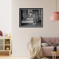 Philippine President broadcasts to home folks. Washington, D.C., April 5. President Manuel Quezon of Philippine Commonwealth broadcast from Washington today to his fellow-countrymen in Manila. - 2