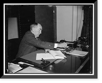 Speaker Bankhead dips pen to sign neutrality bill. Washington, D.C., Nov. 11. Speaker Bankhead got up bright and early this morning to sign the bill which was a victory for the administration. Clas