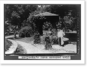Black & White Photo - Modjeska's rose covered well