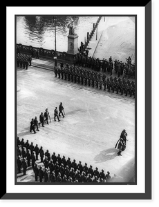 Historic Framed Print, Berlin am Heldengedenktag. Der F&uuml;hrer und die Mitglieder der Reichsregierung begeben sich &uuml;ber die Schlossbr&uuml;cke zum Ehrenmal.,  17-7/8" x 21-7/8"