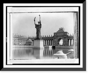 Black & White Photo - Chicago - Statue of the Republic in basin