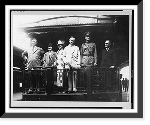 Black & White Photo - Coolidge happy as they leave Capital for summer