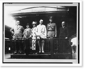 Black & White Photo - Coolidge happy as they leave Capital for summer