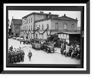 Historic Framed Print, &Uuml;berf&uuml;hrung Carin G&ouml;ring nach Carinhall. Ankunft des Sarges in Eberswalde zur Weiterfahrt nach Carinhall,  17-7/8" x 21-7/8"