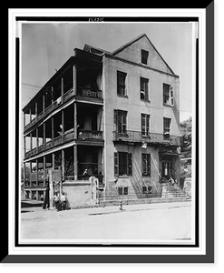 Historic Architecture - Charleston - Front and side view of apartment