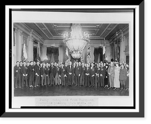 Forty delegates from European countries passing through Washington on their way to attend the American Legion Convention at New Orleans are entertained at the White House by President Harding Ant