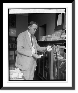 Fred L. Lewton, Smithsonian Inst., weaving with cards, 8/5/25, Antique Poster