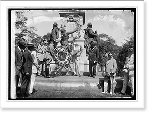 Black & White Photo - Sons of revolution at statue of LaFayette, 1922