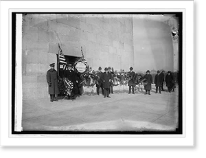 Vintage Building Photo - Washington Monument - Wreaths at base of, 1924