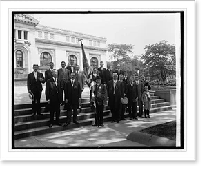Historic Architecture - Spanish Way Veterans' group at Pub, 1913