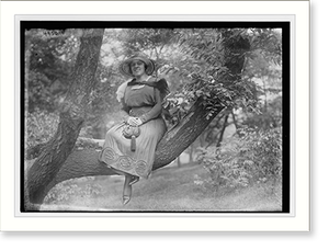 Black & White Photo - Lazzari - Vintage Home Decor Print