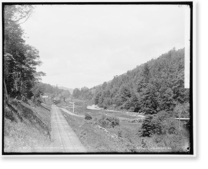 Vintage Railroad - Vermont - Mail train approaching Gasset's Gassetts