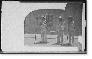 Vintage Street Scene - Mexico, street scenes, cargadores (2)
